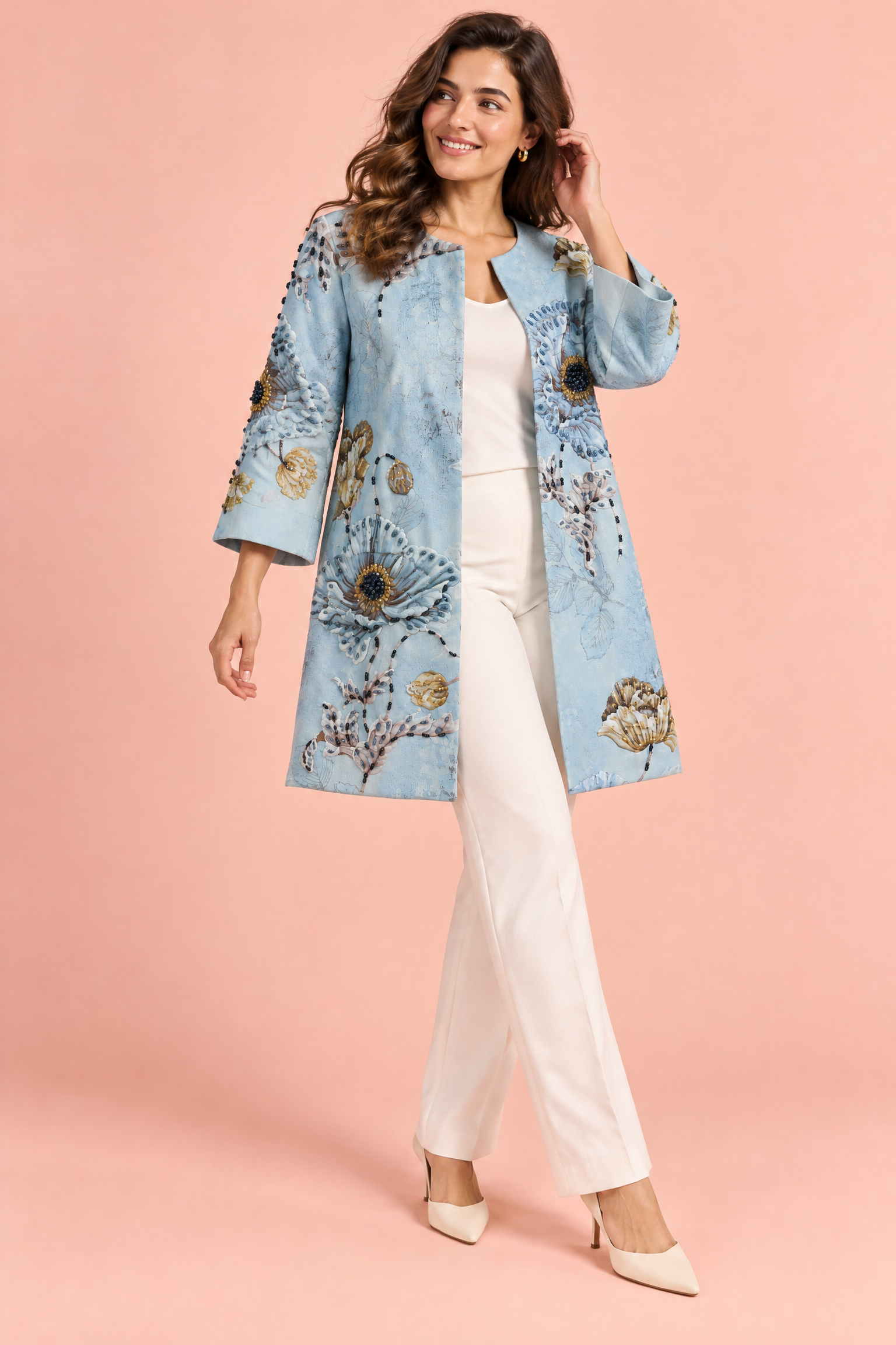 Manteau midi bleu clair à motifs floraux et perles | Porté sur une autre silhouette | Lounelle Paris