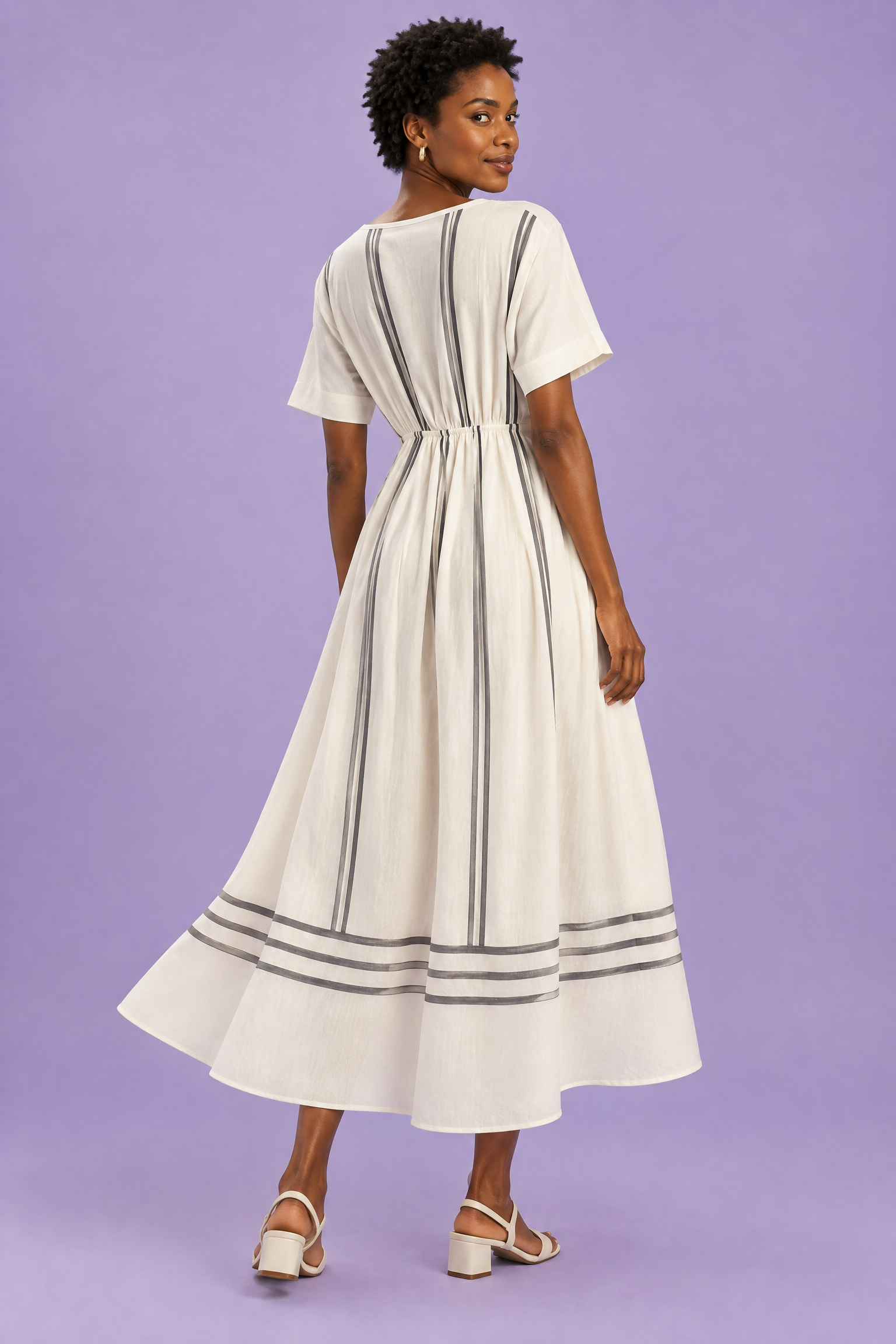 Robe portefeuille écrue à col V | Vue de dos | Lounelle Paris