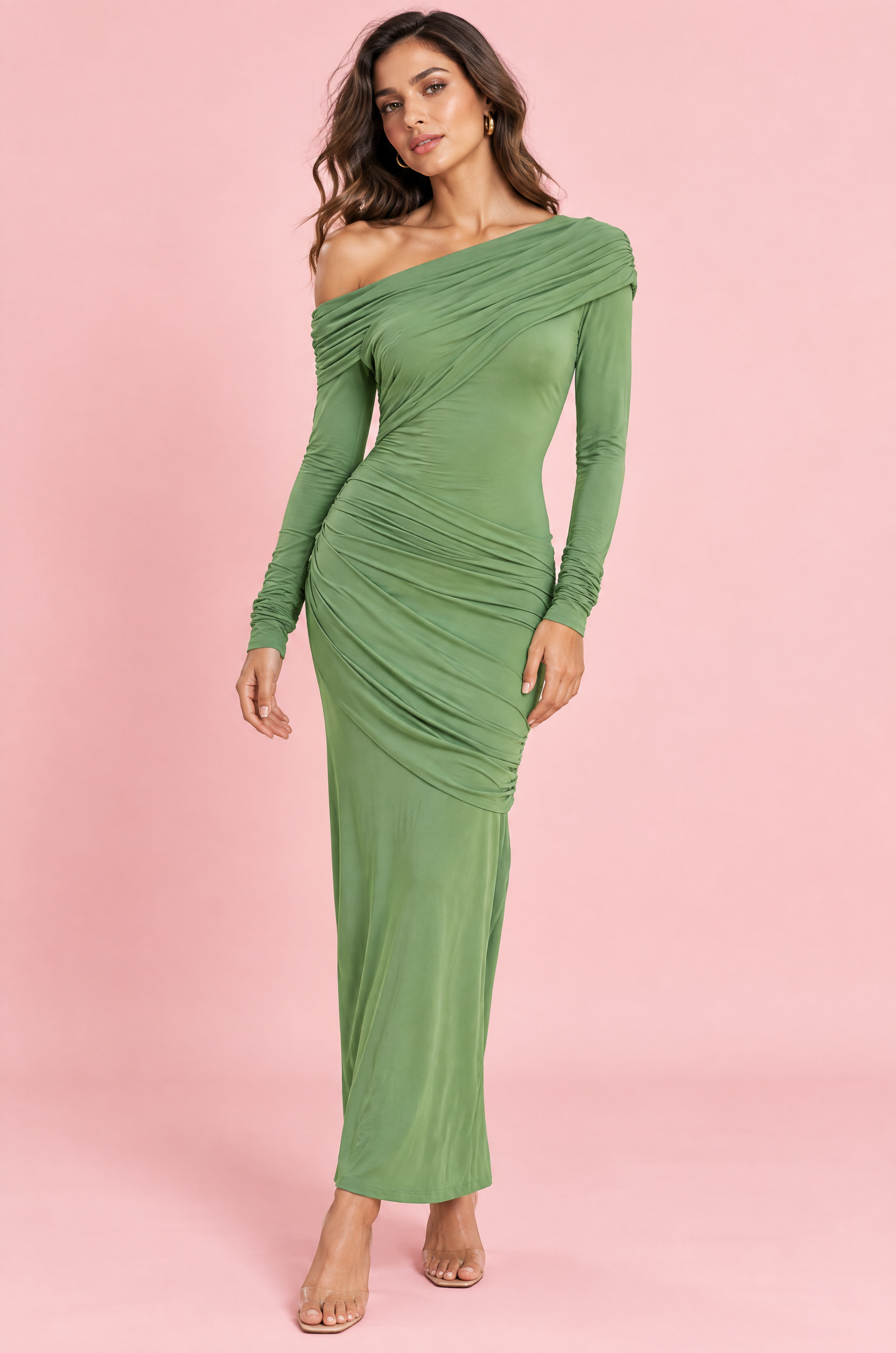 Robe longue verte à encolure asymétrique et détails froncés | Vue de face | Lounelle Paris