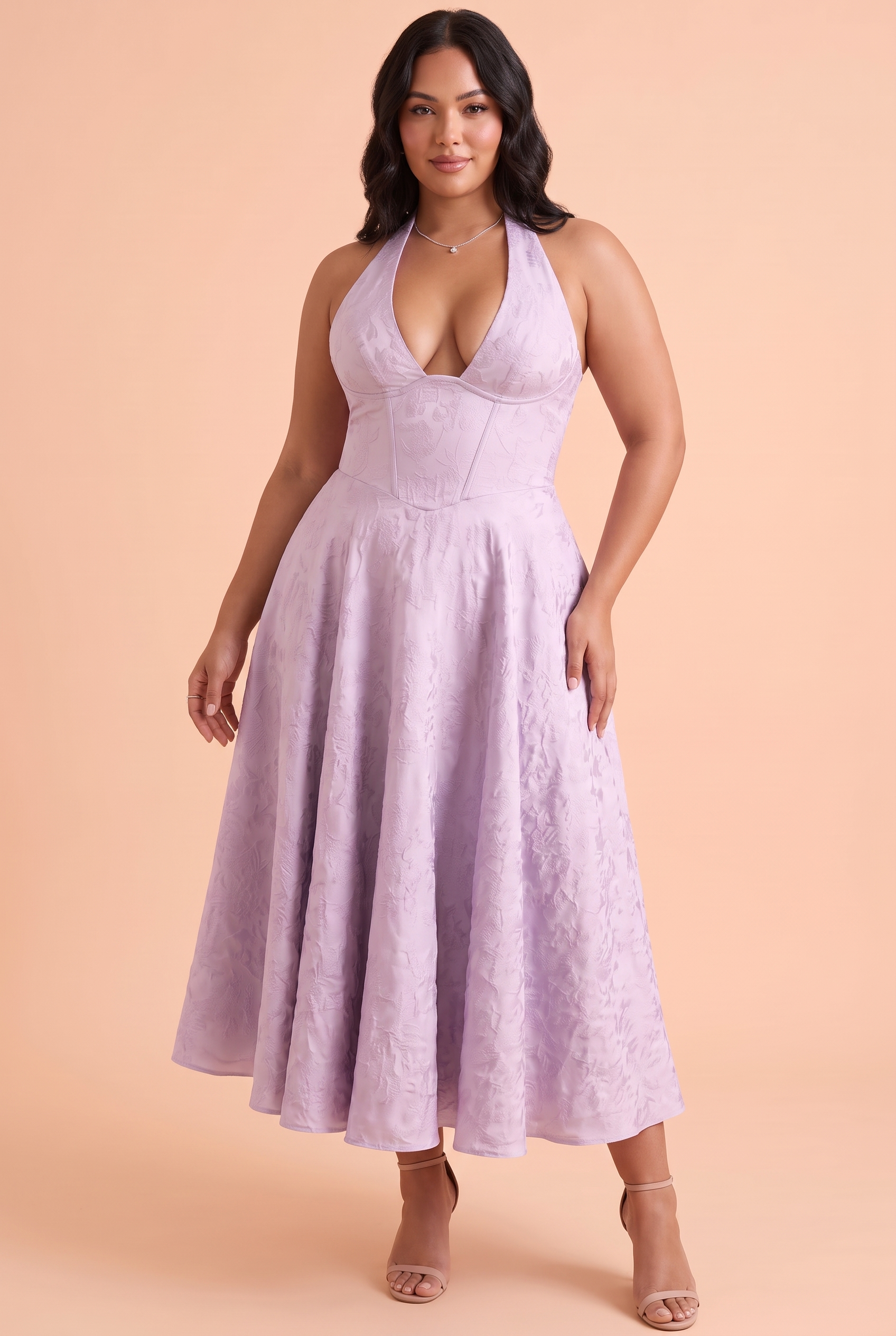 Robe midi violette en dentelle à décolleté plongeant | Porté sur une autre silhouette | Lounelle Paris