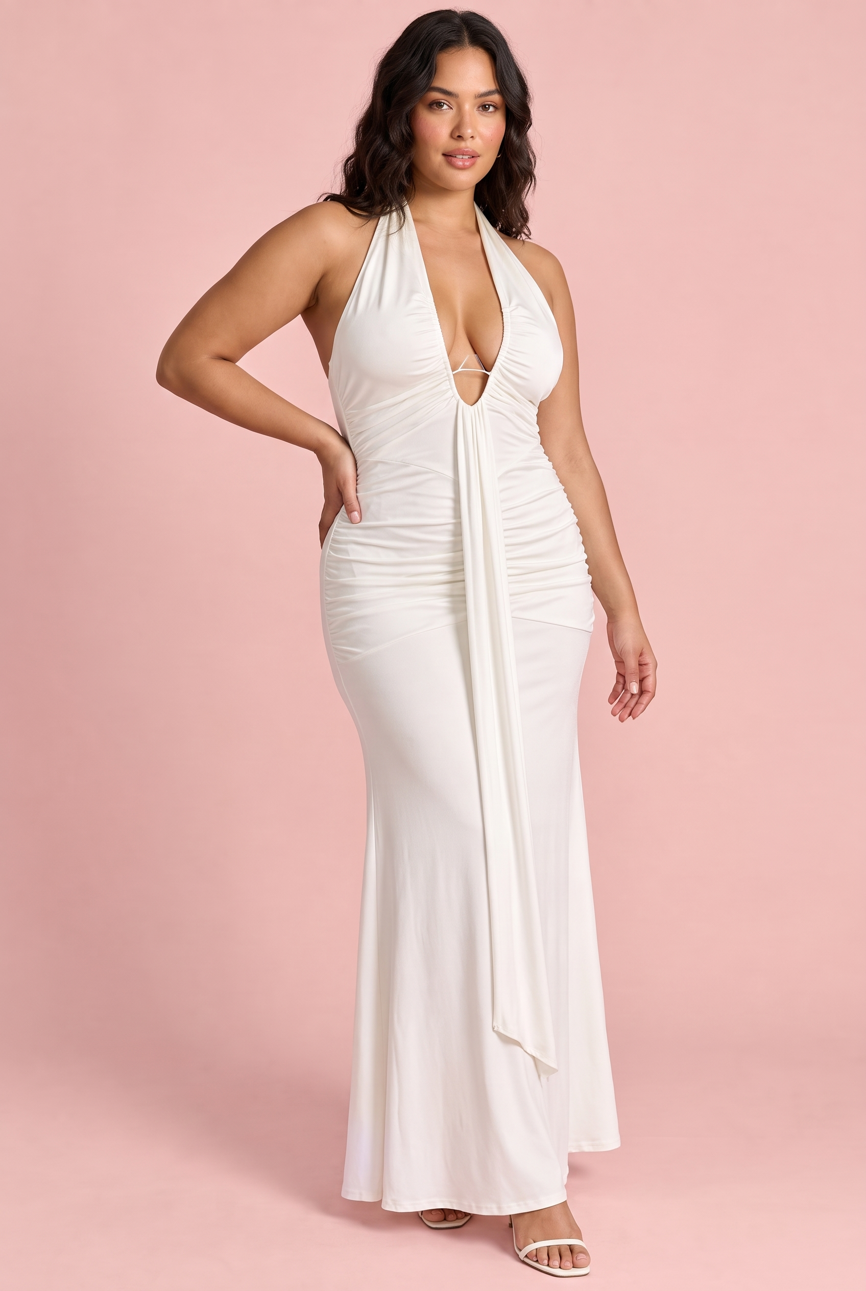 Robe longue blanche froncée à col dos nu | Porté sur une autre silhouette | Lounelle Paris