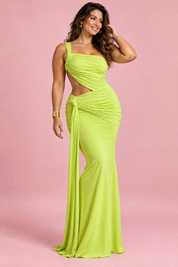 Robe asymétrique verte à découpe | Porté sur une autre silhouette | Lounelle Paris