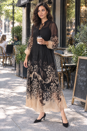 Robe longue noire fluide à manches longues | Photo lifestyle | Lounelle Paris