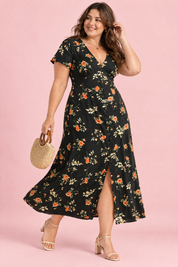 Robe noire évasée à col V | Porté sur une silhouette plus ronde | Lounelle Paris