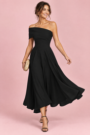 Robe asymétrique noire à épaules dénudées | Vue en mouvement | Lounelle Paris