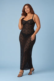 Robe midi moulante en dentelle noire | Porté sur une autre silhouette | Lounelle Paris