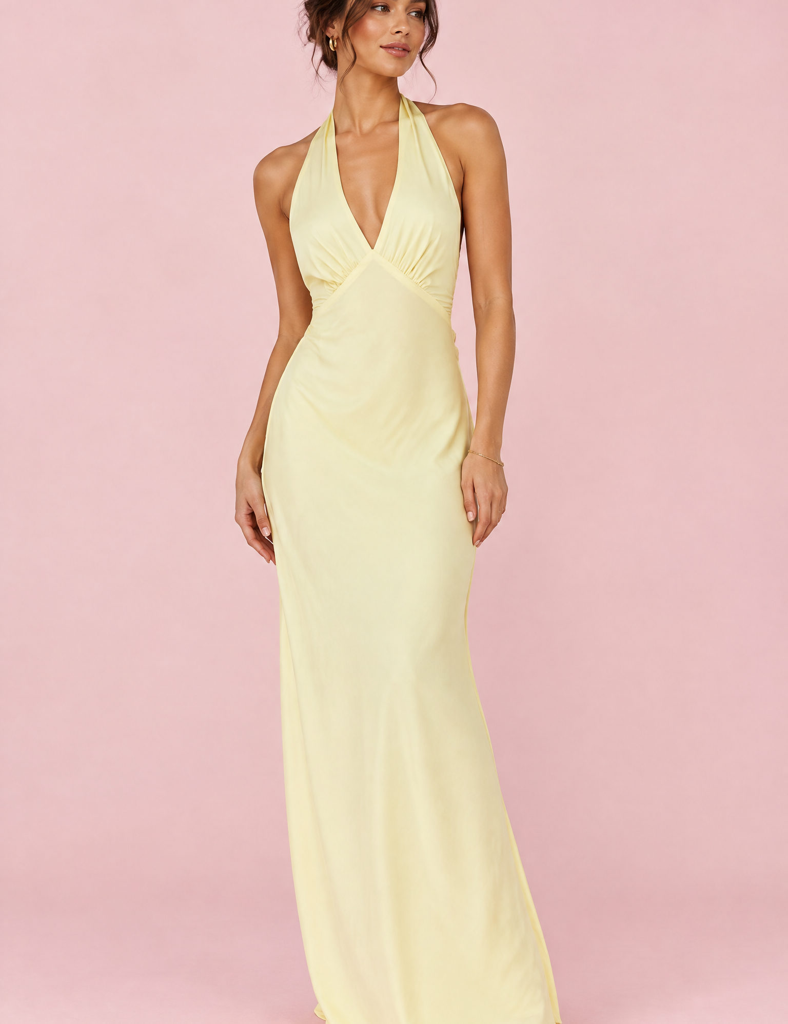 Robe longue jaune pâle à encolure dos nu et fronces | Vue de face | Lounelle Paris