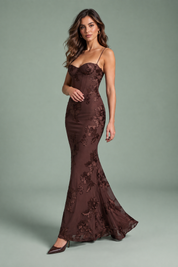 Robe longue marron à broderies florales | Vue en mouvement | Lounelle Paris