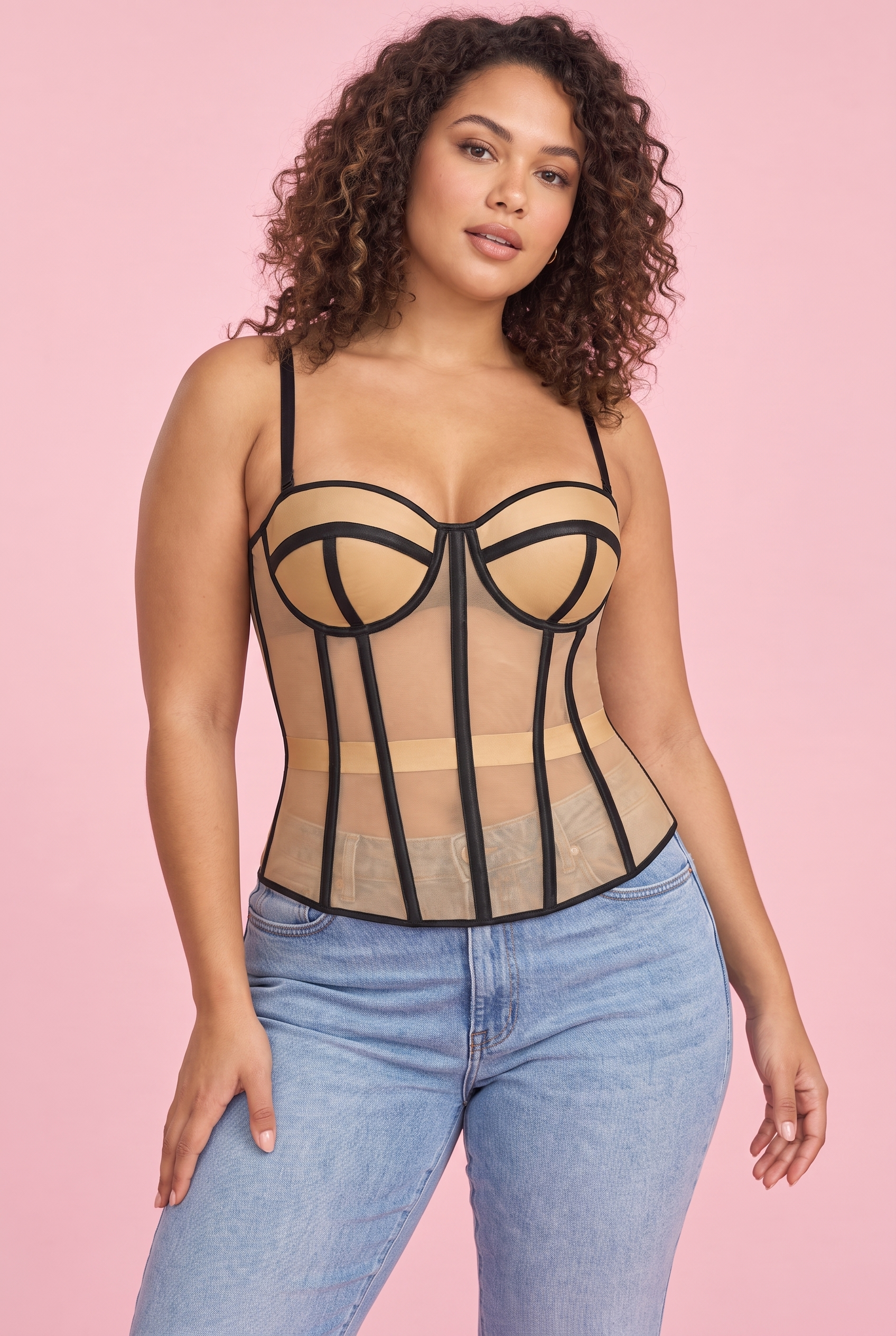 Top bustier beige à empiècements transparents | Porté sur une silhouette plus ronde | Lounelle Paris