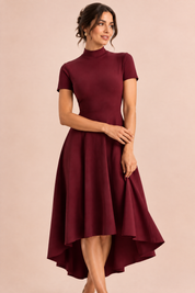 Robe midi asymétrique à col montant rouge foncé | Vue rapprochée | Lounelle Paris