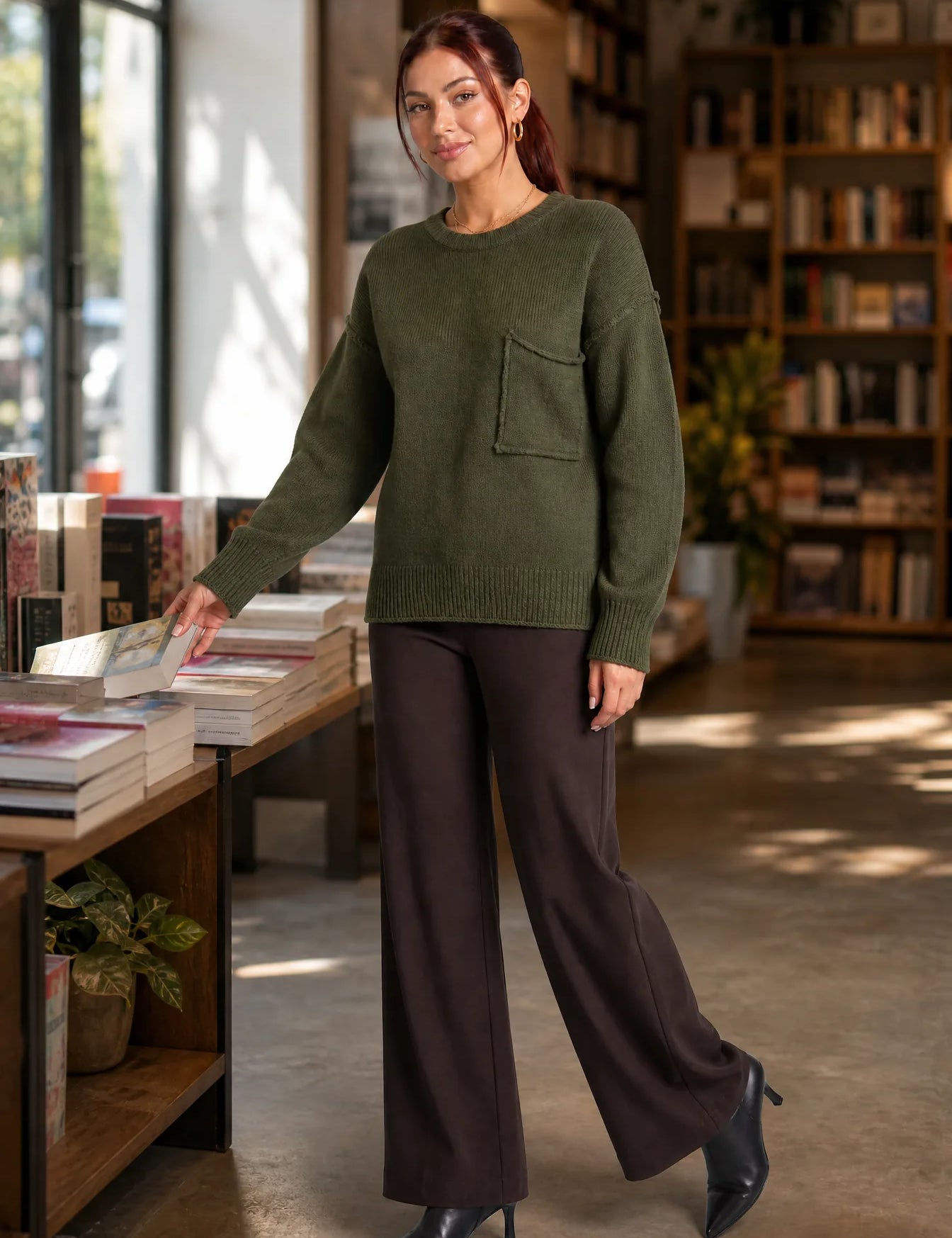 Pull ample à poche poitrine | Variante Vert - Lifestyle | Lounelle Paris