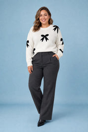 Pull blanc cassé motifs nœuds | Porté sur une autre silhouette | Lounelle Paris
