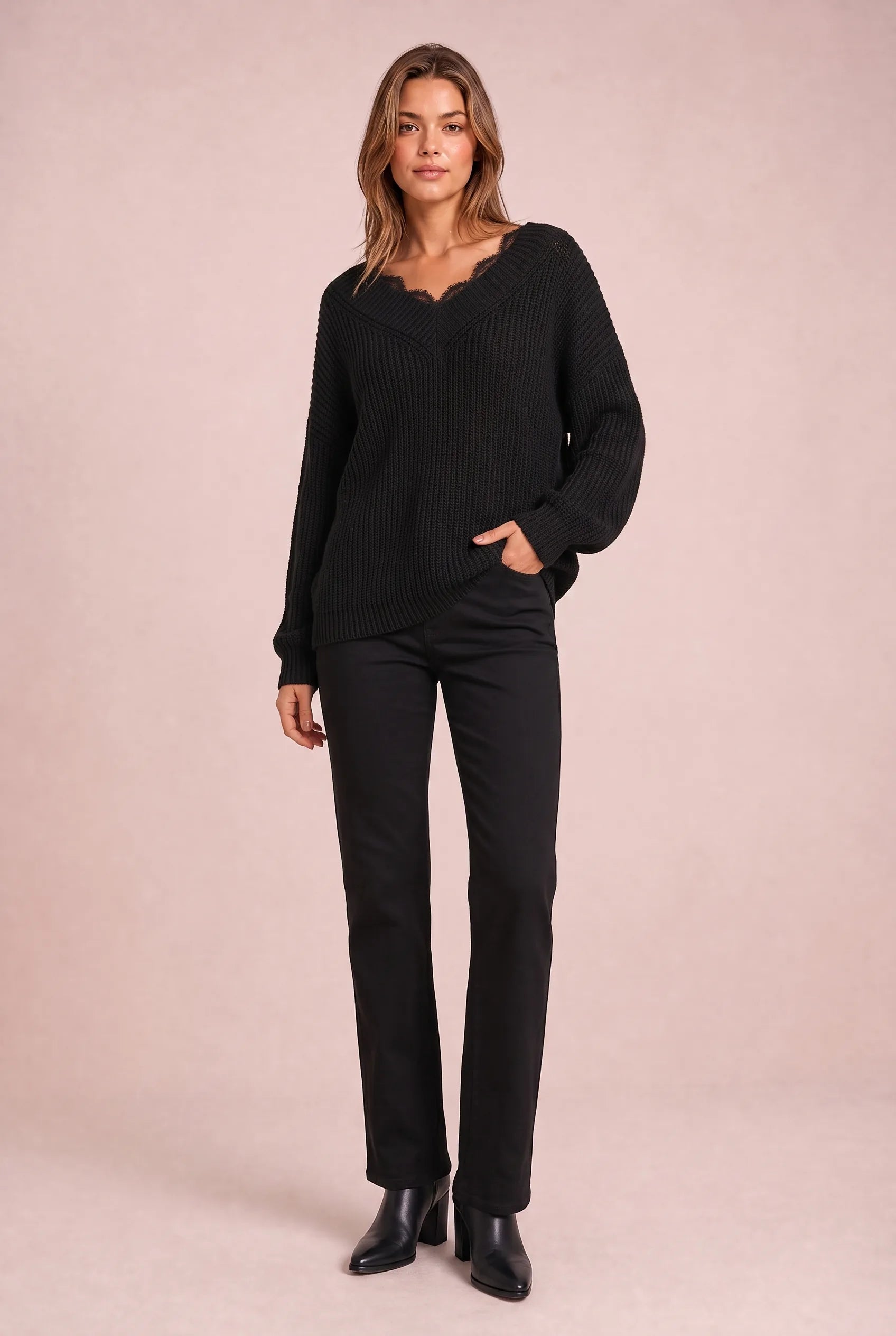 Pull col V à dentelle | Variante Noir | Lounelle Paris