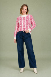Pull rose jacquard col montant | Porté sur une autre silhouette | Lounelle Paris