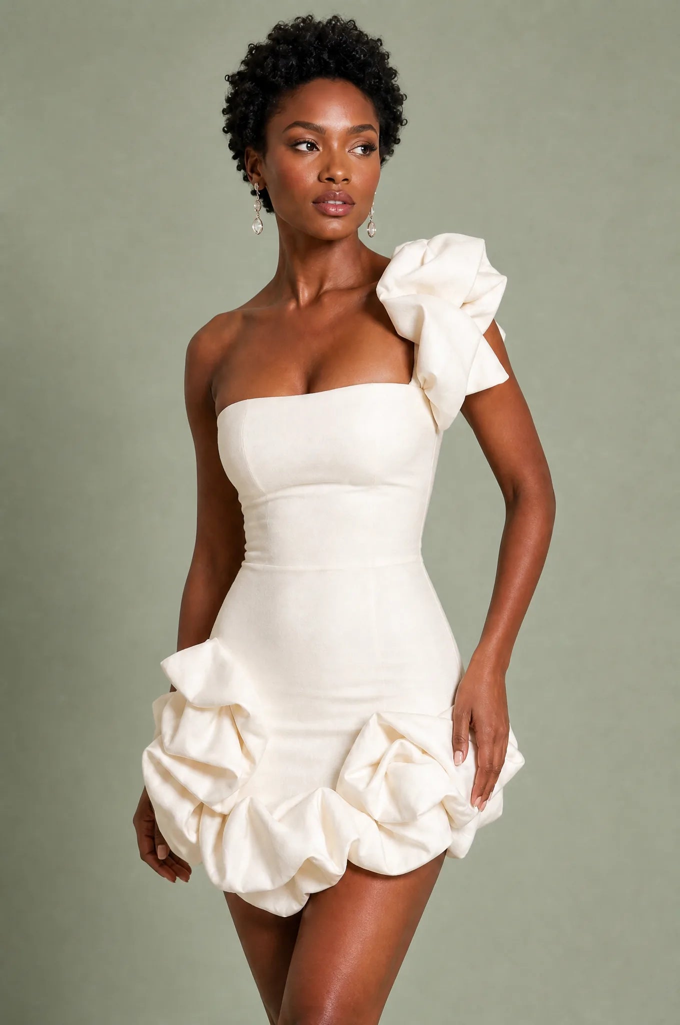 Robe bustier asymétrique volantée | Vue rapprochée | Lounelle Paris