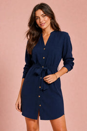 Robe chemise col V ceinturée | Vue rapprochée | Lounelle Paris