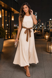 Robe longue abricot sans manches ceinturée | Deuxième photo lifestyle | Lounelle Paris