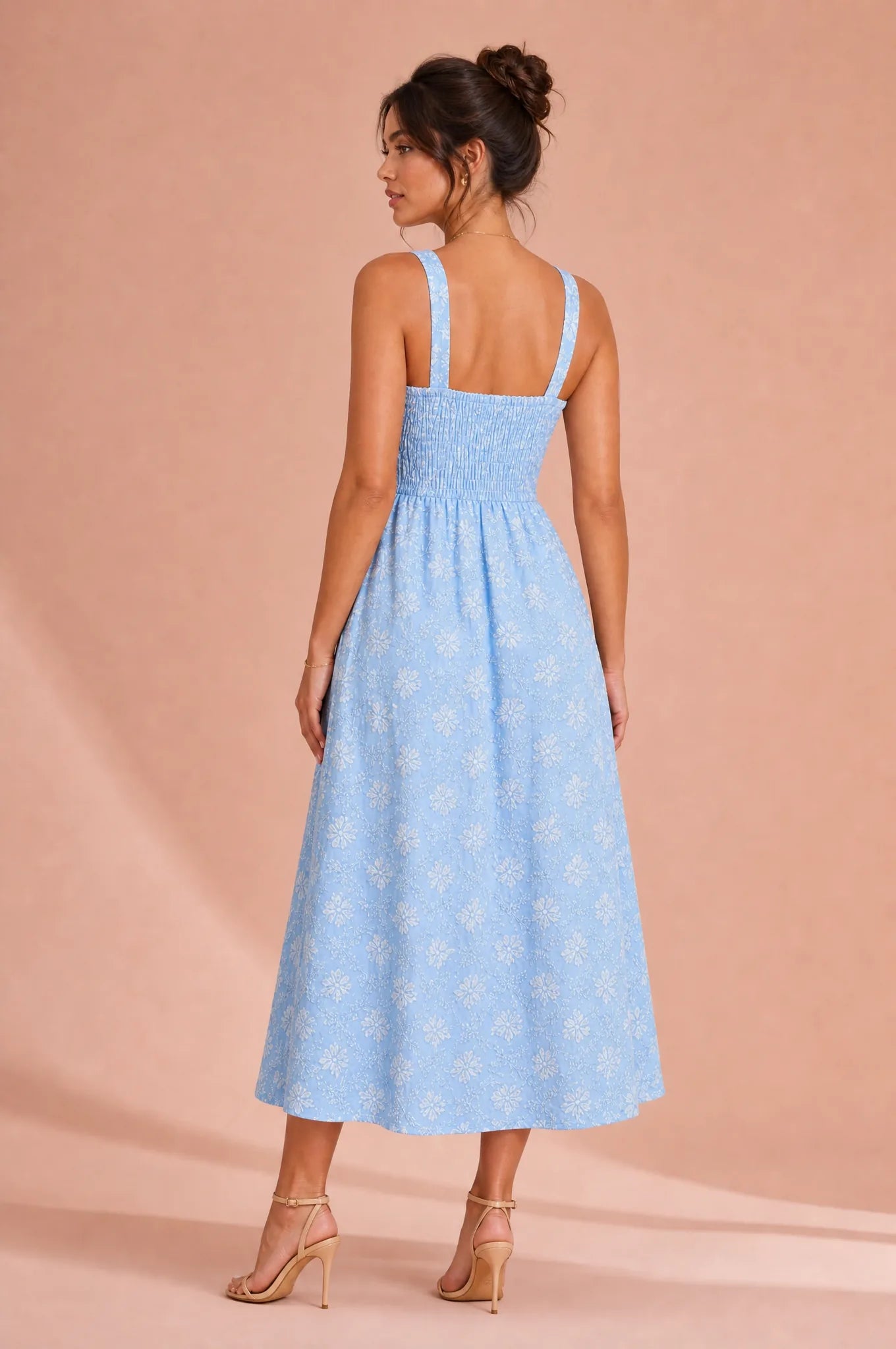 Robe longue bleue encolure carrée dos smocké | Vue de dos | Lounelle Paris