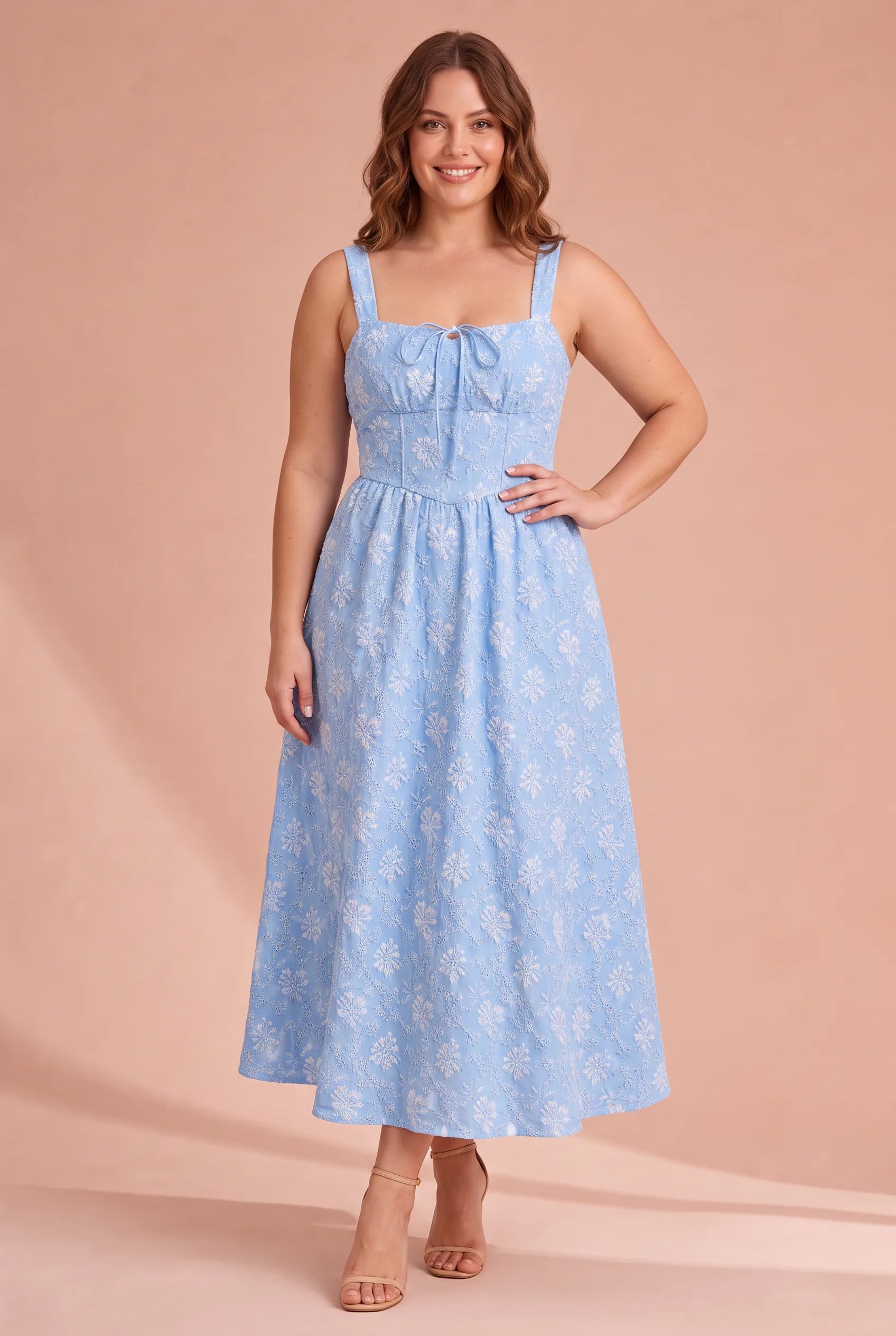 Robe longue bleue encolure carrée dos smocké | Porté sur une autre silhouette | Lounelle Paris