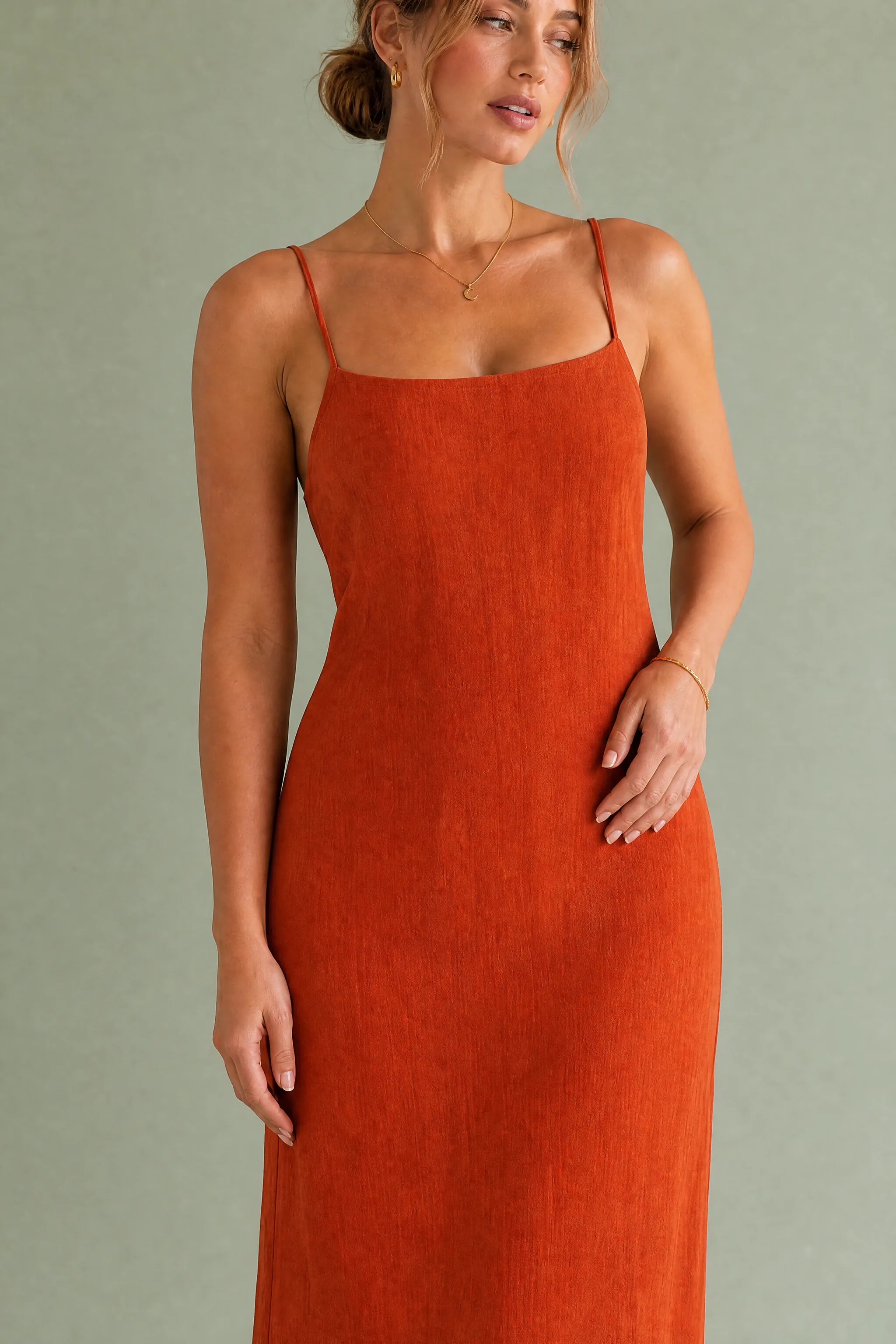 Robe longue bretelles encolure carrée | Vue rapprochée | Lounelle Paris