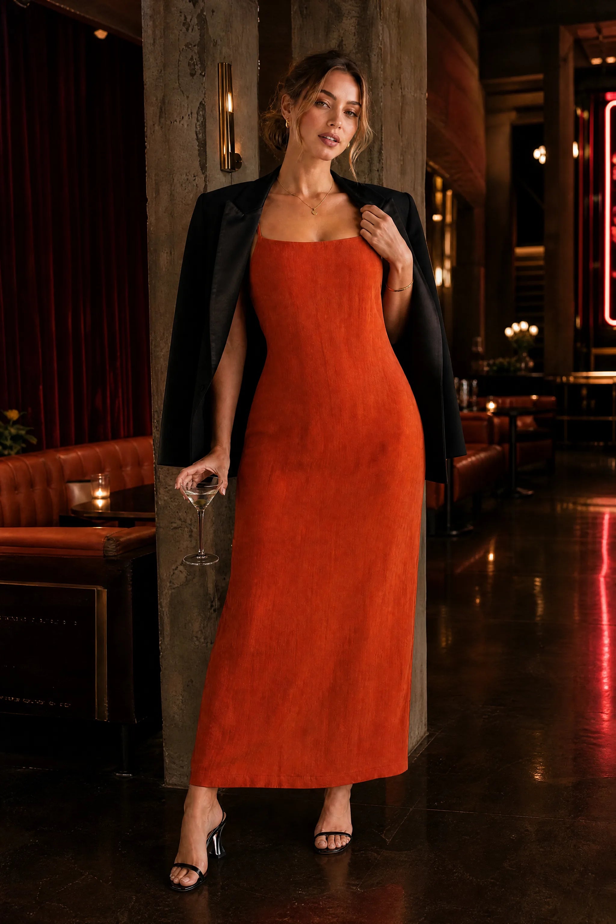 Robe longue bretelles encolure carrée | Deuxième photo lifestyle | Lounelle Paris