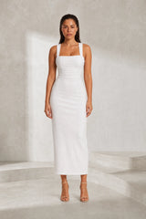 Robe longue col carré ajustée
