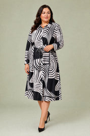 Robe longue imprimée col chemise | Porté sur une silhouette plus ronde | Lounelle Paris