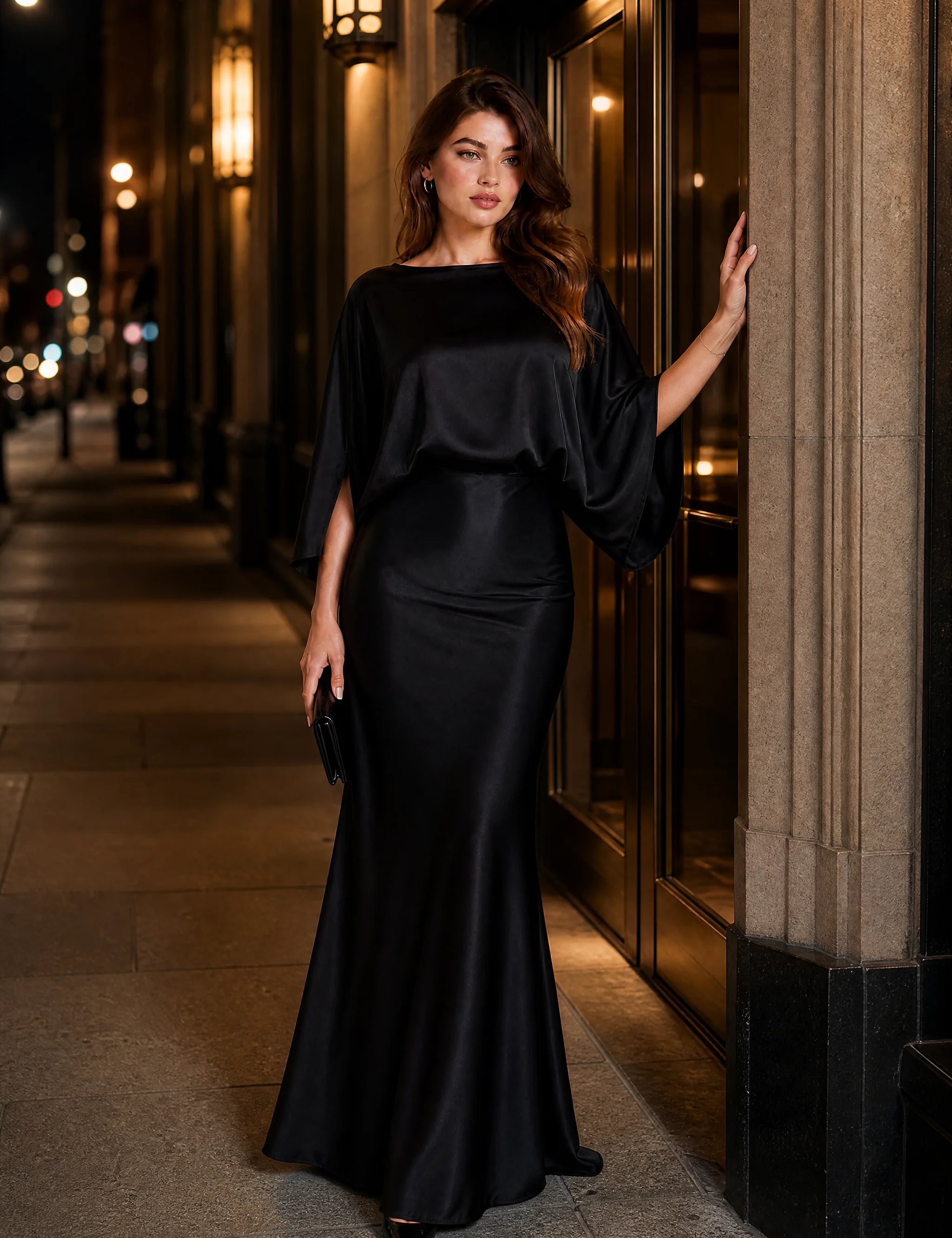 Robe longue satinée encolure bateau | Variante Noir - Lifestyle | Lounelle Paris