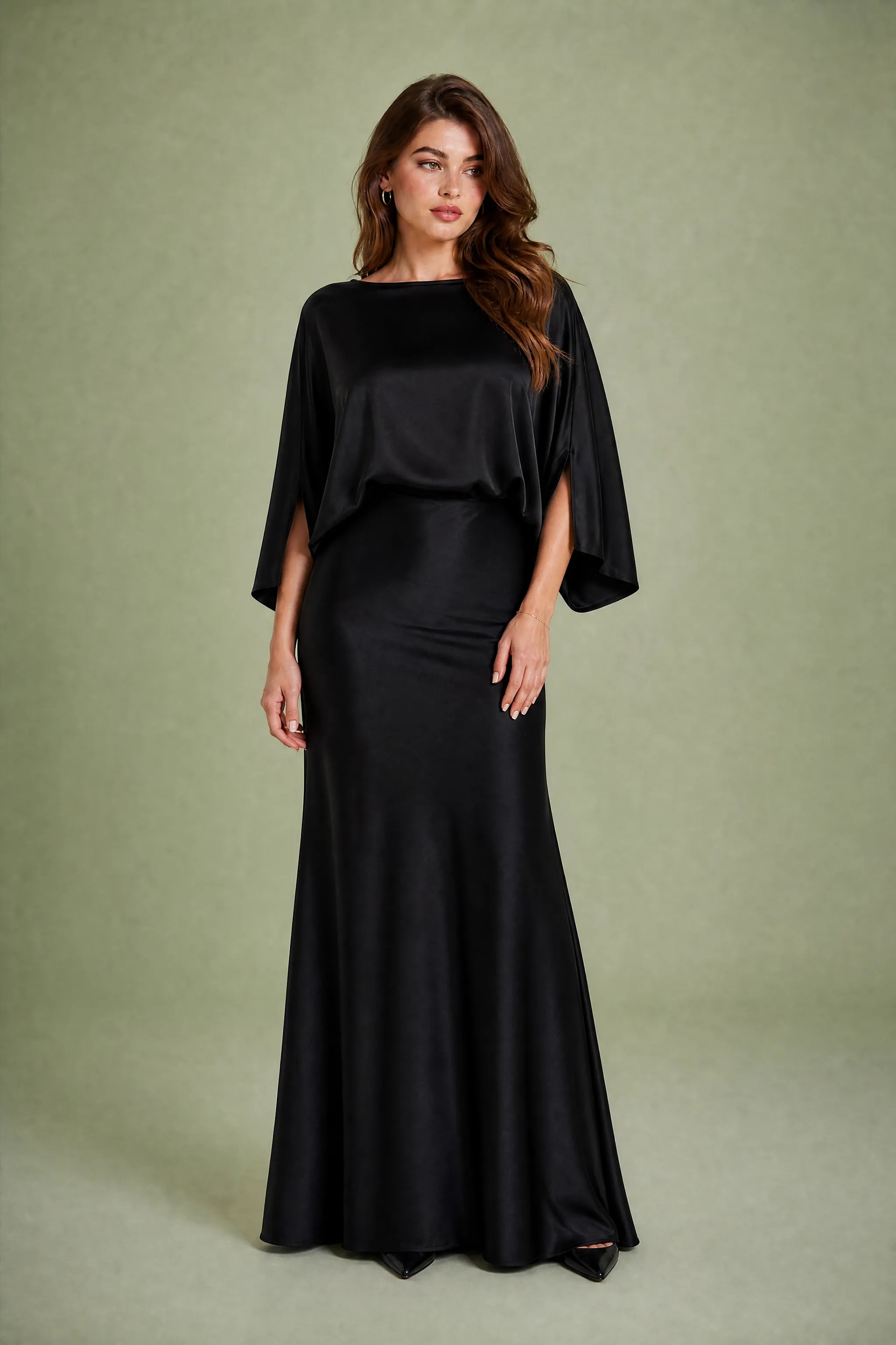 Robe longue satinée encolure bateau | Variante Noir | Lounelle Paris