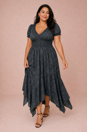 Robe longue smockée à imprimé floral | Porté sur une silhouette plus ronde | Lounelle Paris
