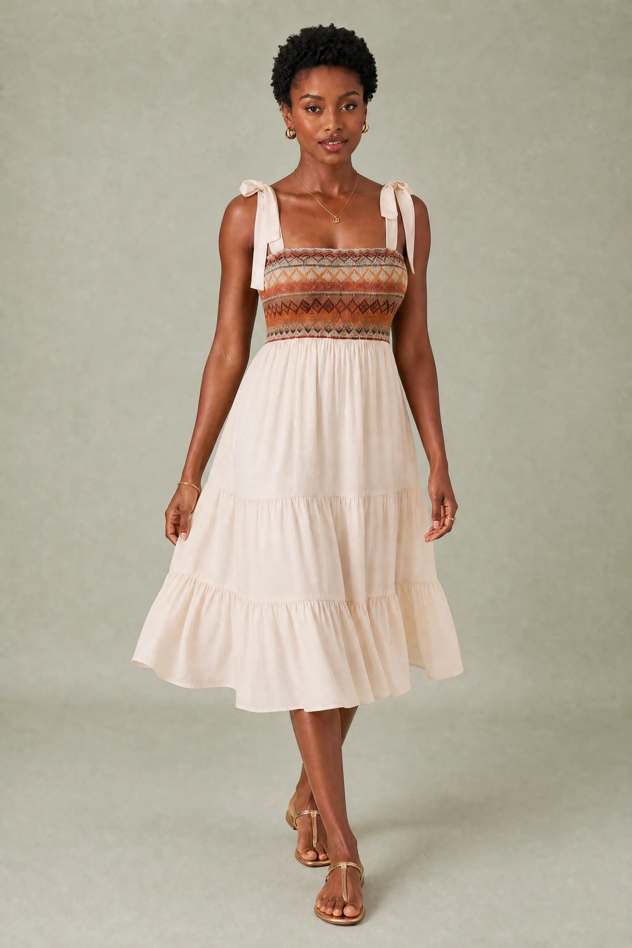 Robe midi à bretelles smockée | Vue en mouvement | Lounelle Paris