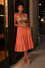 Robe midi à bretelles smockée | Variante Orange - Lifestyle | Lounelle Paris