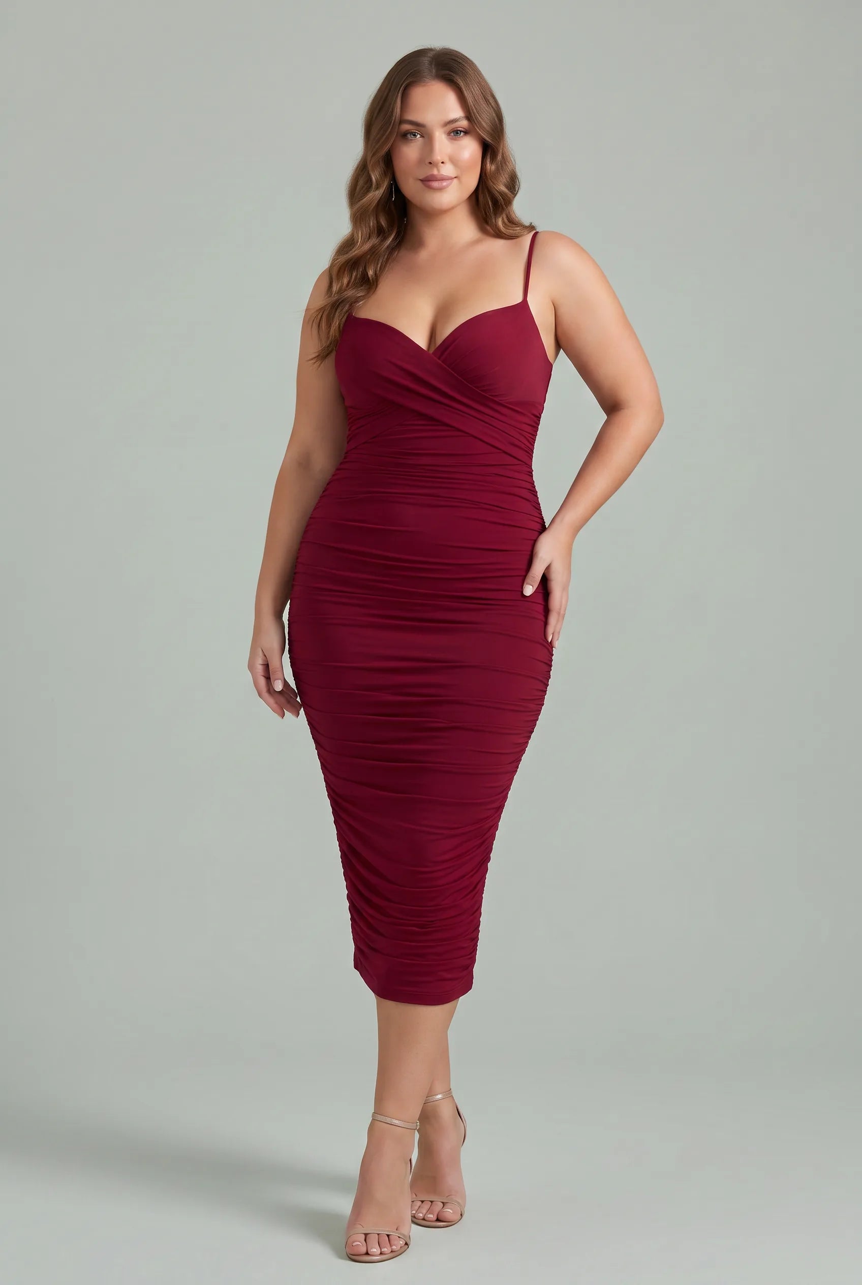 Robe moulante dos nu | Porté sur une silhouette plus ronde | Lounelle Paris