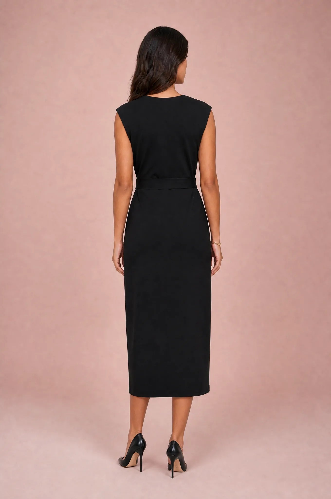 Robe noire col V ceinturée | Vue de dos | Lounelle Paris