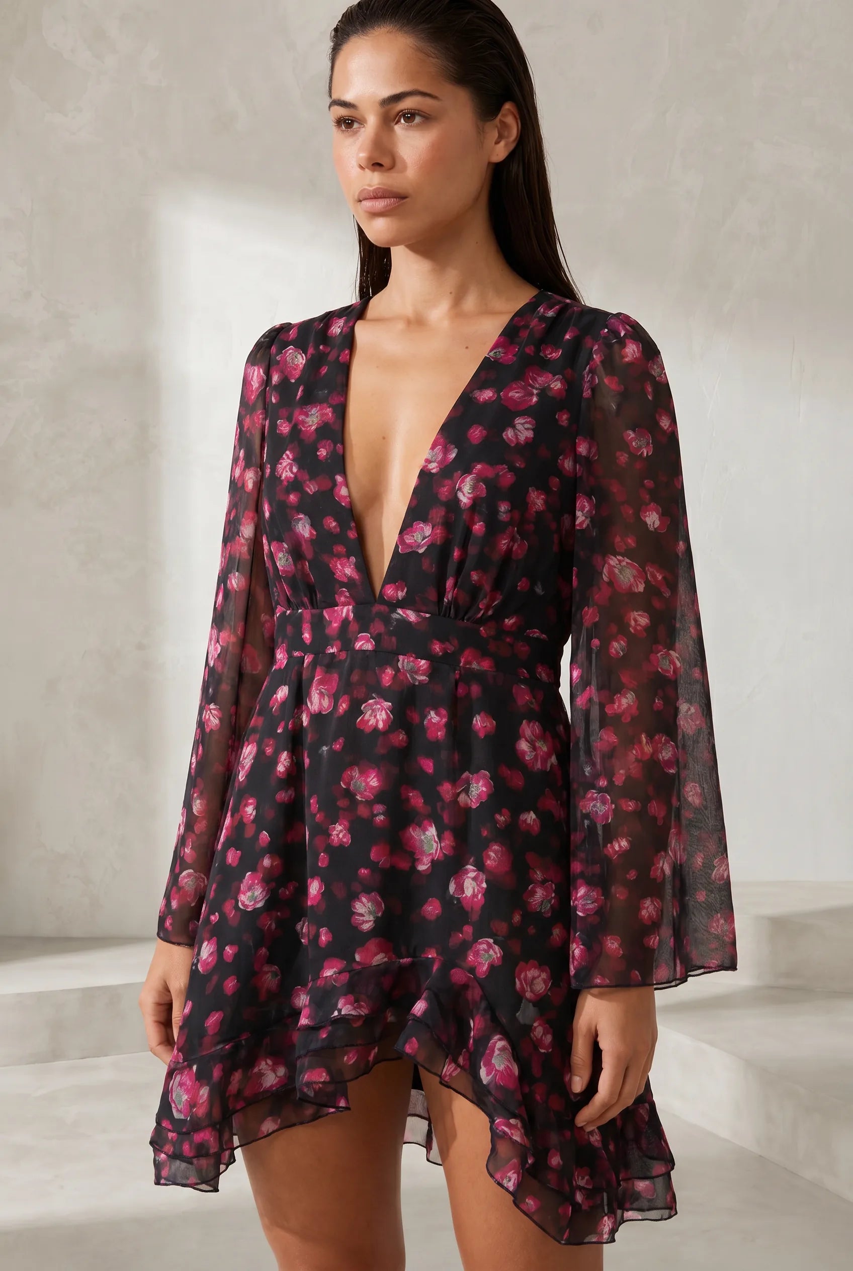 Robe noire fleurie décolleté en V | Lounelle Paris