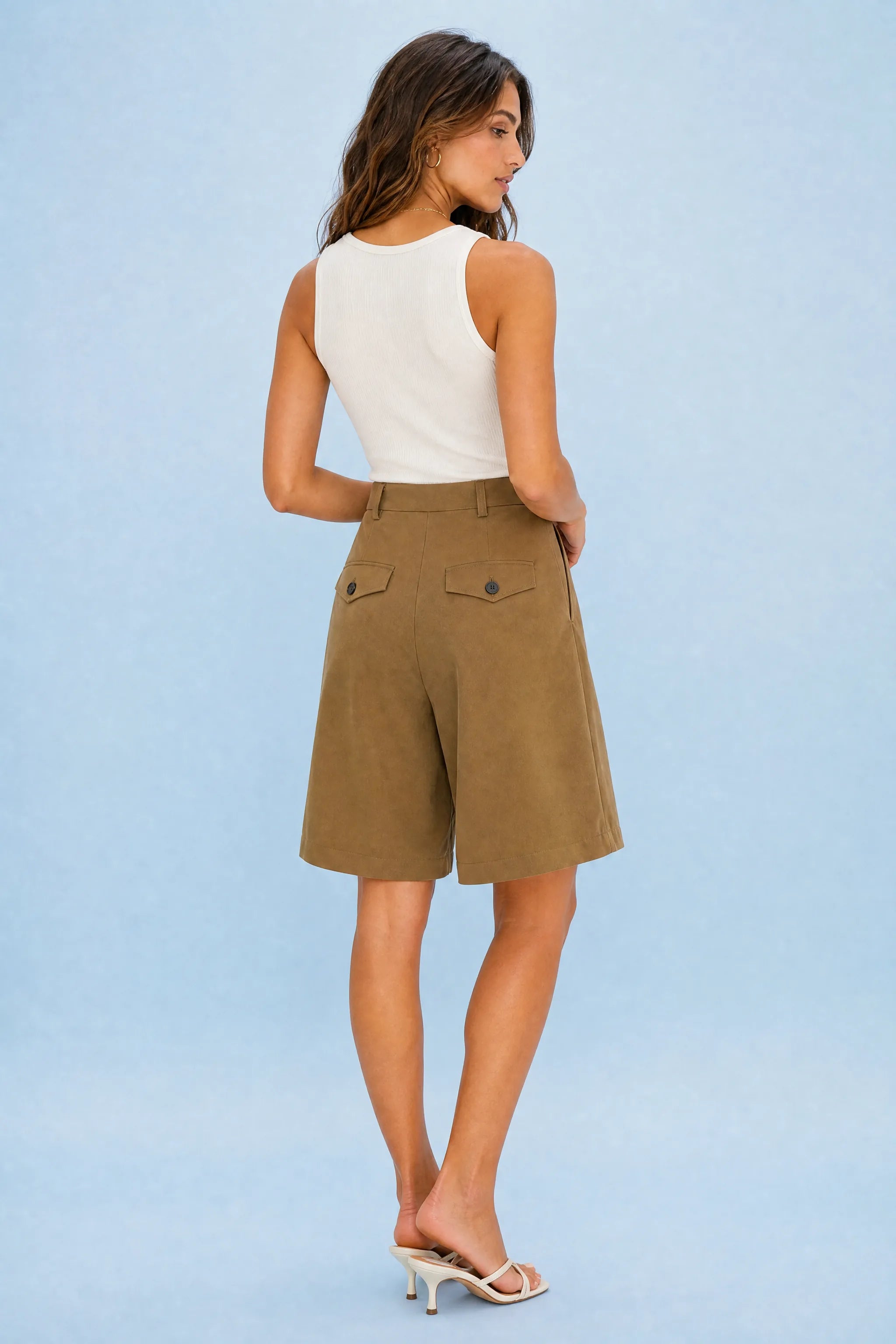 Short brun ample à plis | Vue de dos | Lounelle Paris