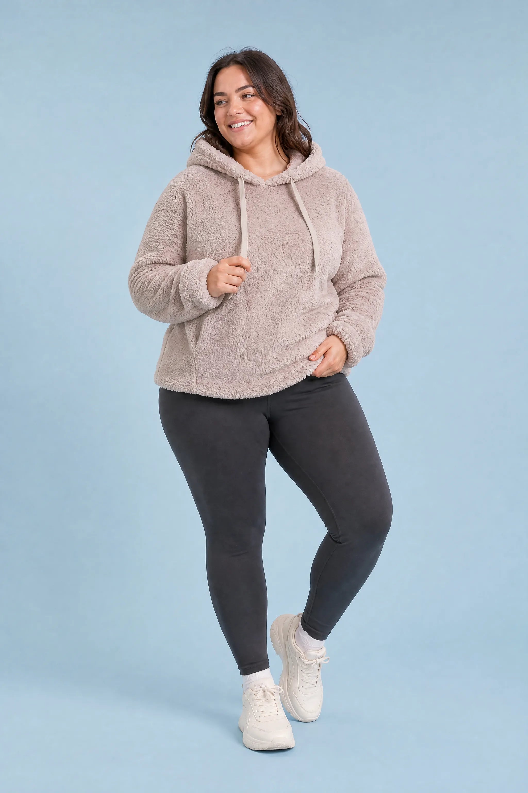 Sweat à capuche ample pelucheux | Porté sur une silhouette plus ronde | Lounelle Paris