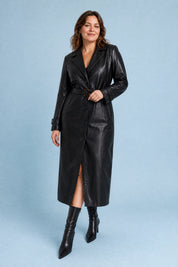 Trench long noir effet cuir | Porté sur une autre silhouette | Lounelle Paris
