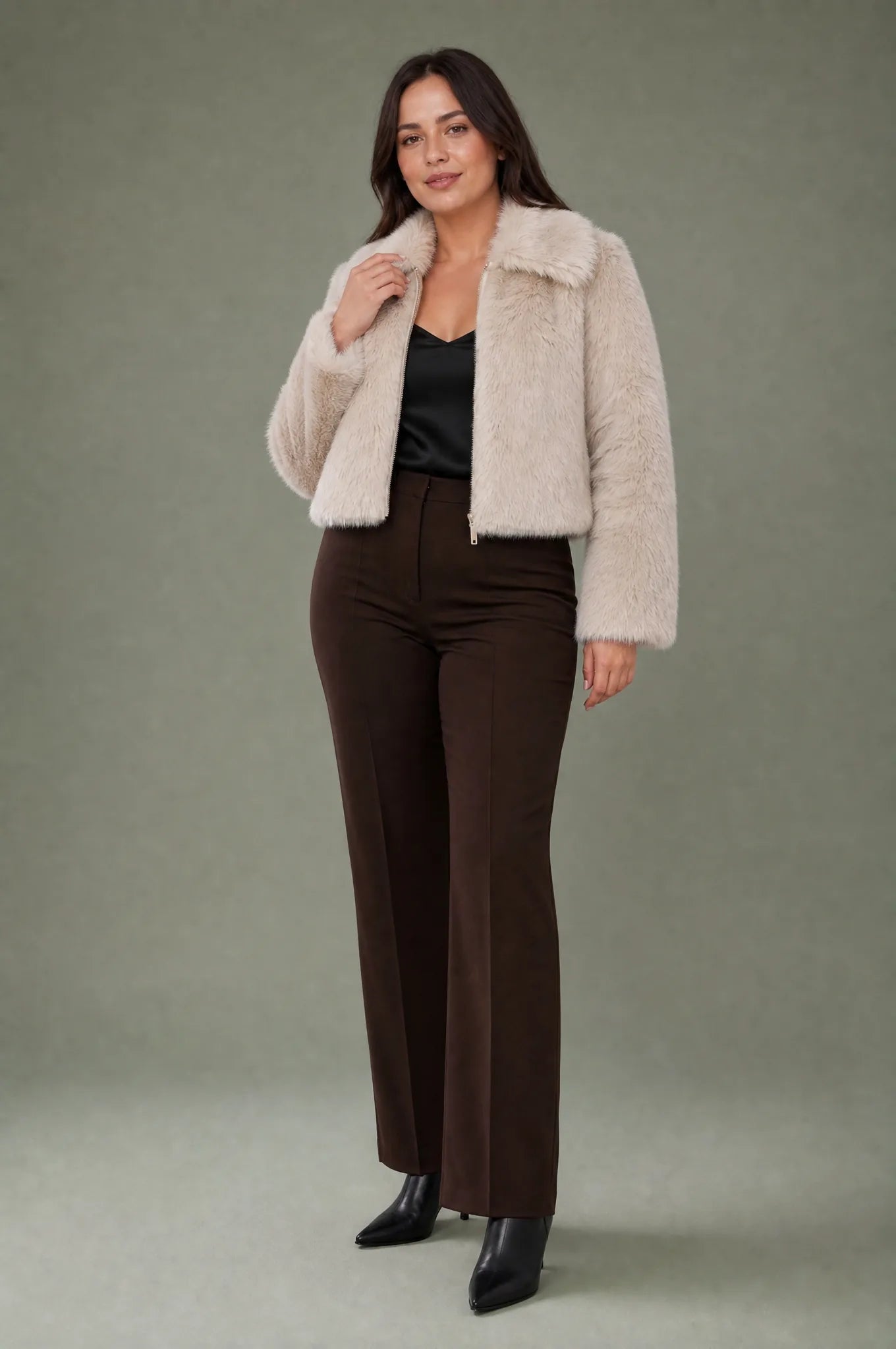 Veste beige effet fourrure col polo | Porté sur une autre silhouette | Lounelle Paris