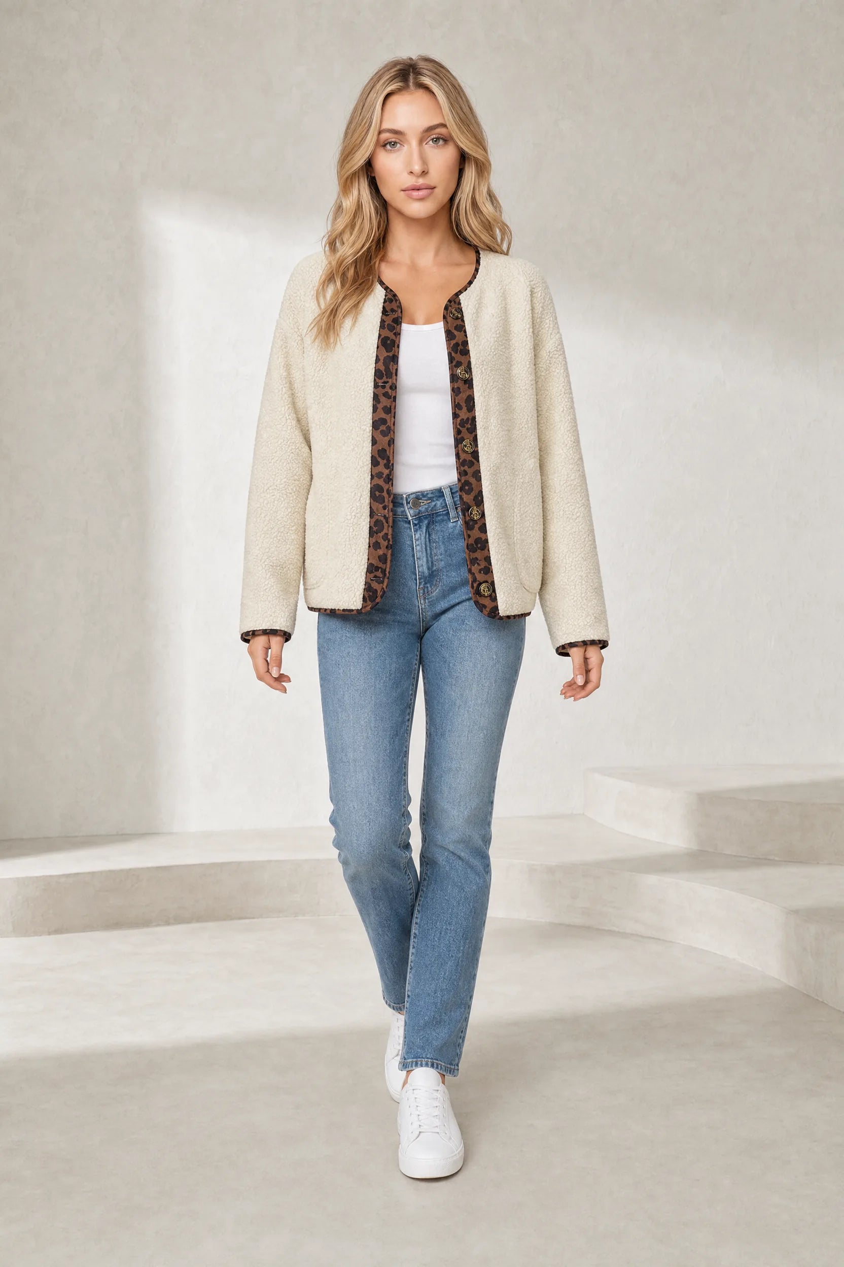 Veste beige sherpa à bordures léopard | Lounelle Paris