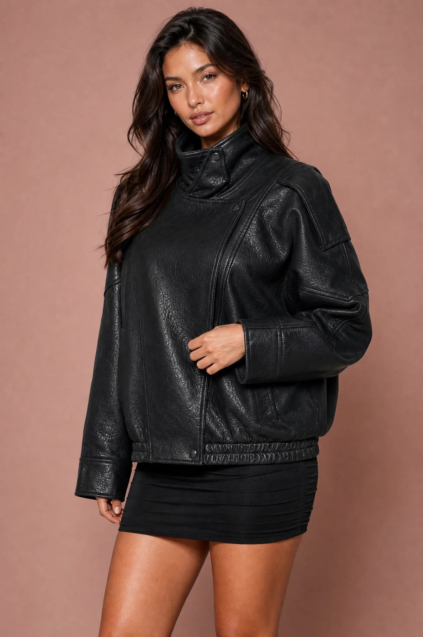 Veste en cuir ample col montant | Vue rapprochée | Lounelle Paris