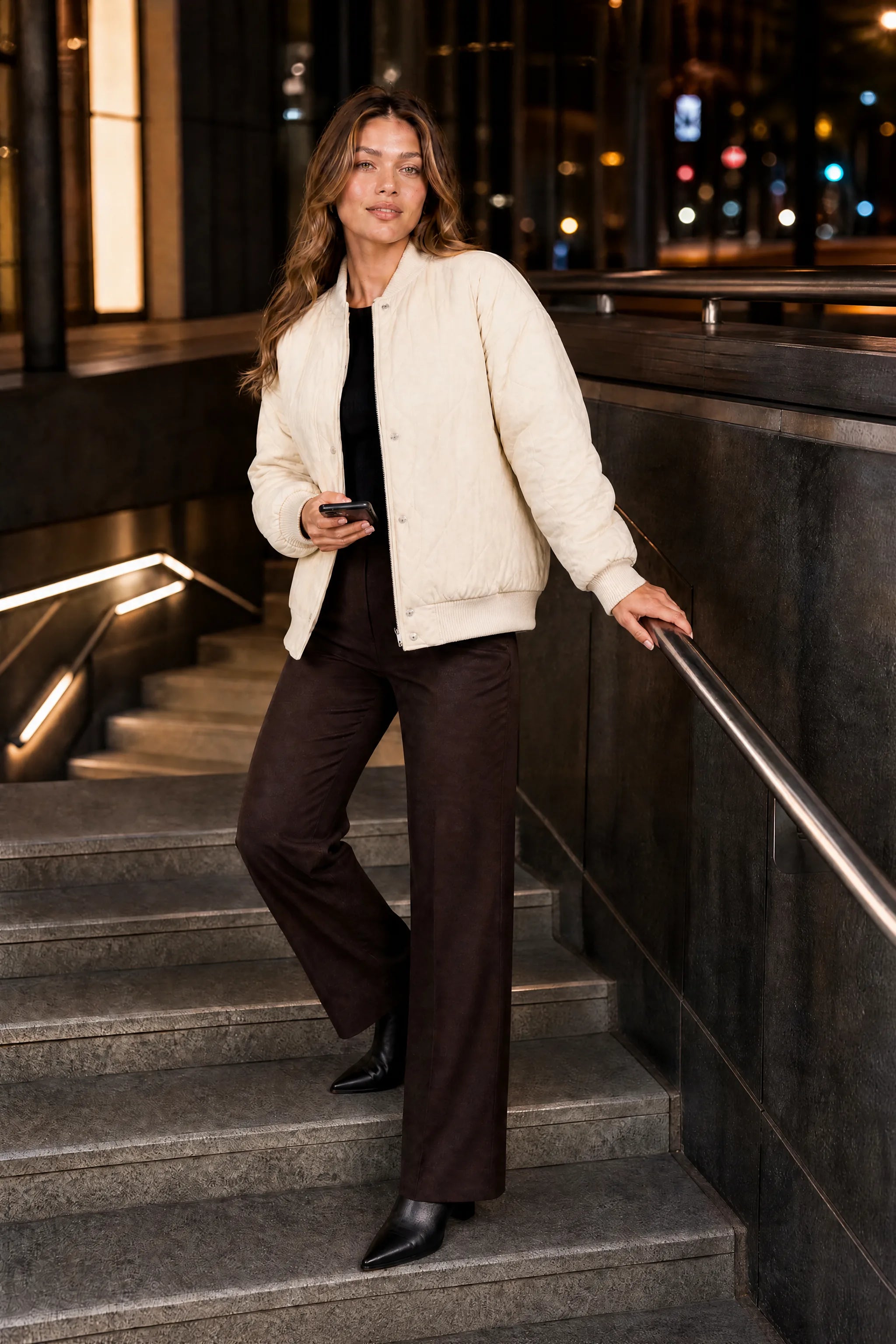 Veste matelassée ample col montant | Variante Beige - Lifestyle | Lounelle Paris