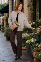 Veste matelassée ample col montant | Variante Taupe - Lifestyle | Lounelle Paris