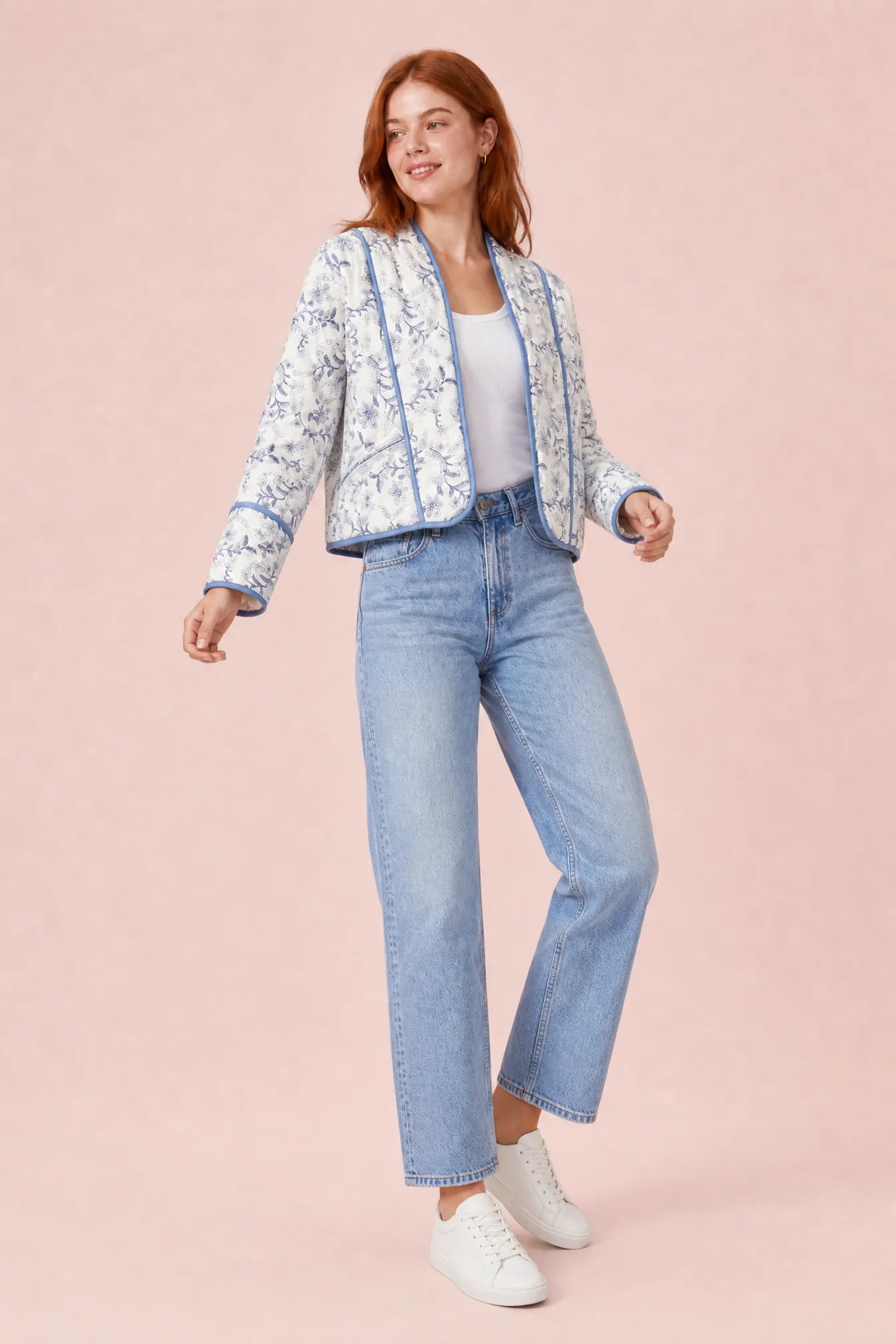 Veste matelassée blanche à imprimé floral | Vue en mouvement | Lounelle Paris