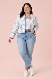 Veste matelassée blanche à imprimé floral | Porté sur une silhouette plus ronde | Lounelle Paris